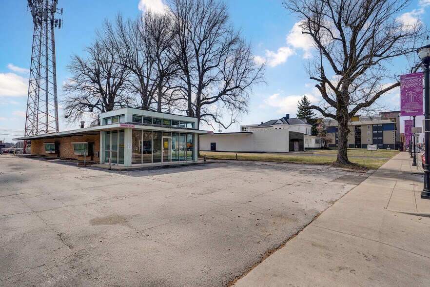 More Photos Of 532 E Walnut St, Springfield Freestanding For Sale