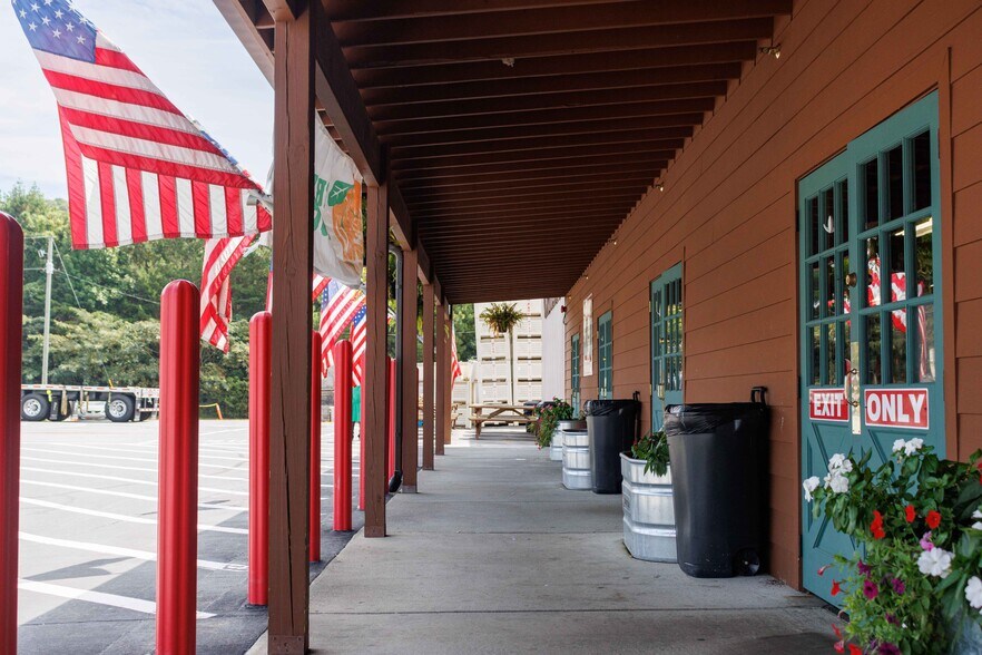 More Photos Of 63 Talona Spur Rd, Ellijay Freestanding For Sale