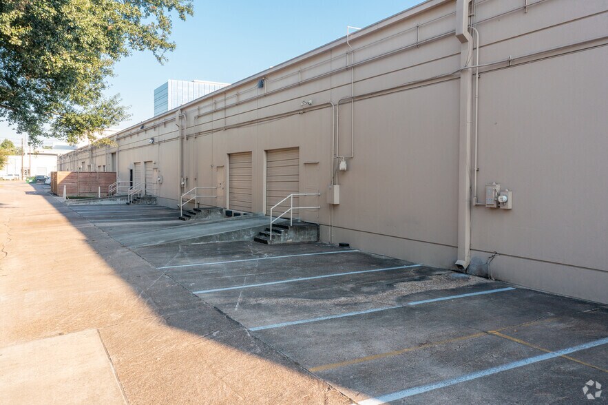 More Photos Of 1022 Wirt Rd, Houston Unknown For Lease