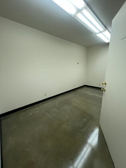 More Photos Of 6600 E Main St, Cushing Flex For Lease
