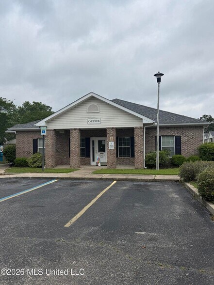 More Photos Of 2403 Eden St, Pascagoula Apartments For Sale