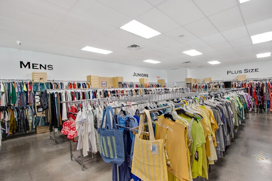 More Photos Of 13394 Broadway St, Alden Freestanding For Sale