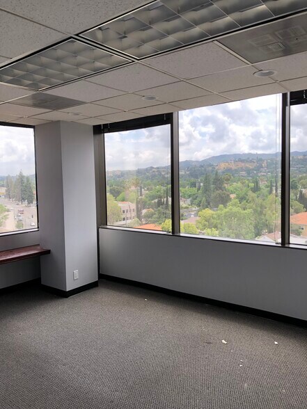More Photos Of 18321 Ventura Blvd, Tarzana Office For Lease