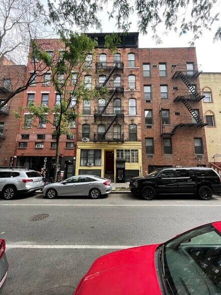 More Photos Of 415 W 47th St, New York Apartments For Lease