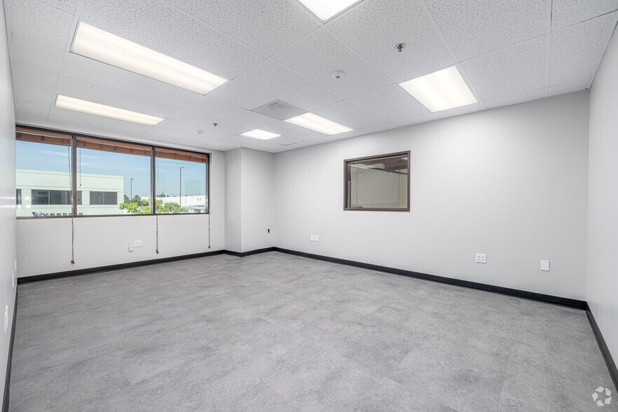 More Photos Of 7617-7621 Somerset Blvd, Paramount Unknown For Lease