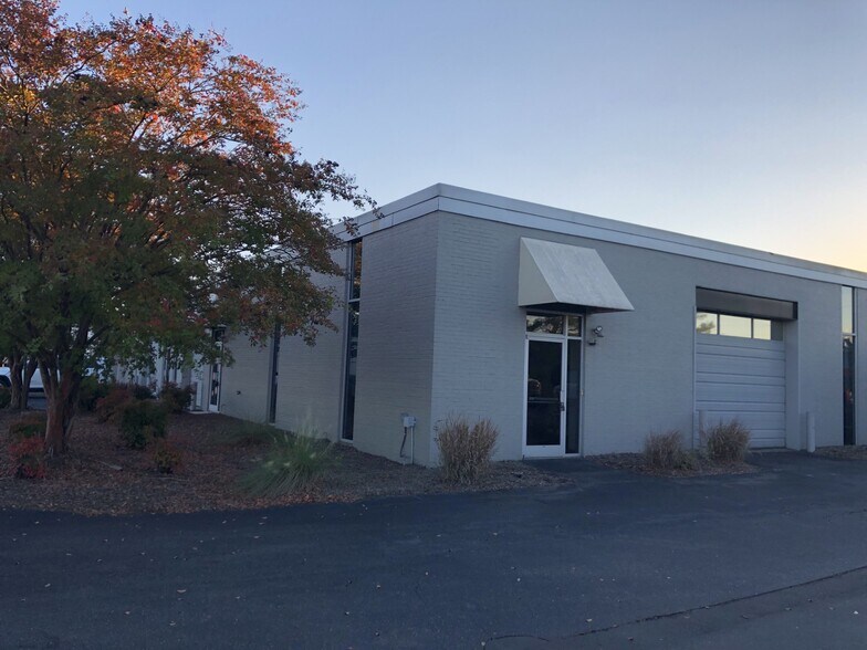 More Photos Of 3415 Westinghouse Blvd, Charlotte Light Distribution For Lease