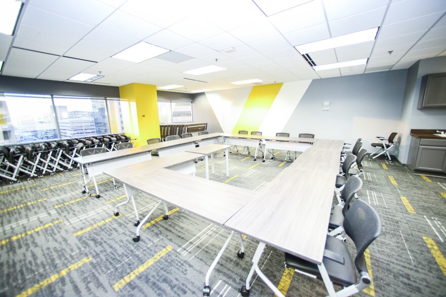 More Photos Of 101 W Ohio St, Indianapolis Coworking Space