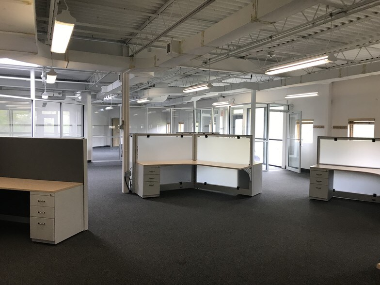 More Photos Of 113 Technology Dr, Brattleboro Office For Lease