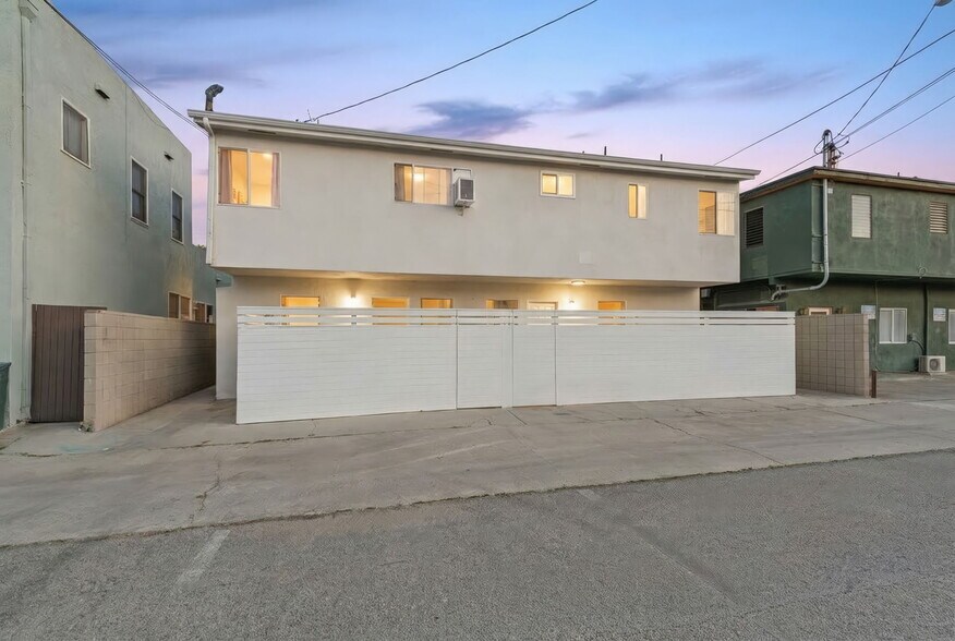 More Photos Of 3020 E 3rd St, Long Beach Apartments For Sale