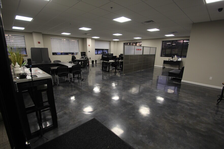 More Photos Of 2302 Turnpike St, North Andover General Retail For Lease