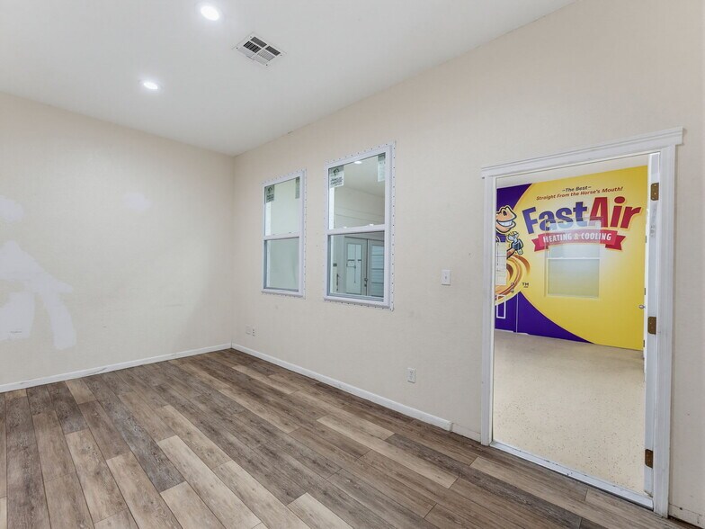 More Photos Of 3347 SW 7th St, Ocala Distribution For Sale
