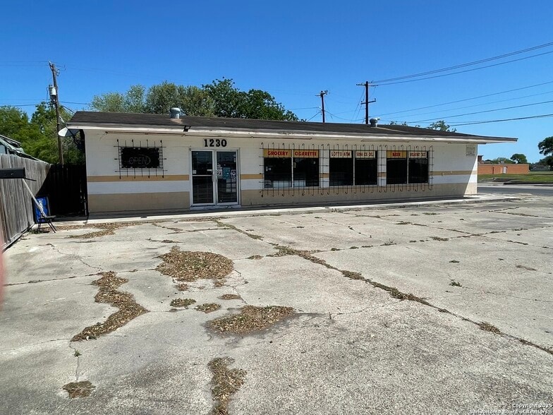 More Photos Of 1230 E Santa Gertrudis, Kingsville Freestanding For Sale
