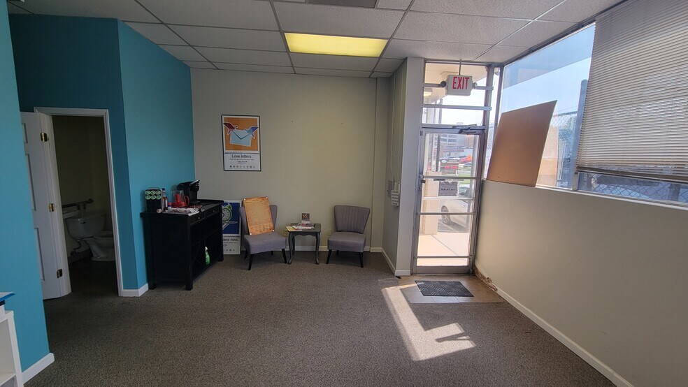 More Photos Of 2524-2526 S Tryon St, Charlotte Warehouse For Lease