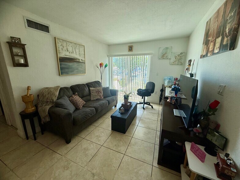 More Photos Of 4201 SW 7th St, Coral Gables Multifamily For Sale
