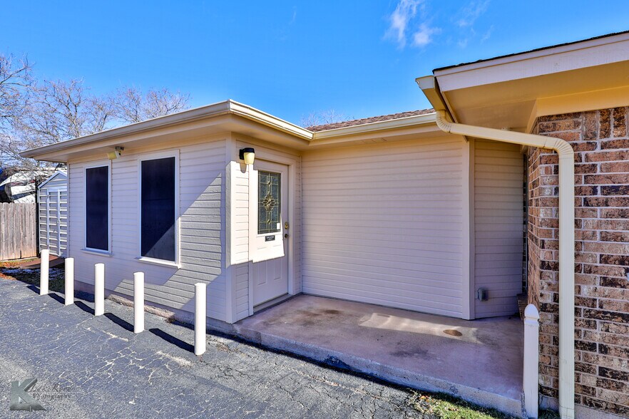 More Photos Of 2810 S 27th St, Abilene Office For Sale
