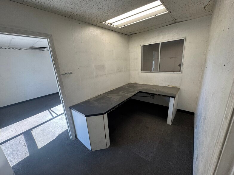 More Photos Of 5750-5778 Commerce Blvd, Rohnert Park Flex For Lease