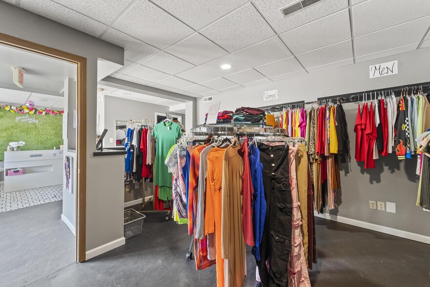 More Photos Of 909-911 Milton Rd, Alton Flex For Sale