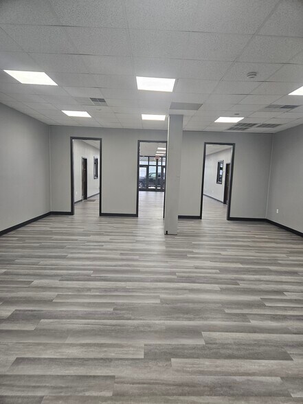 More Photos Of 1512 Hooker Rd, Greenville Showroom For Sale