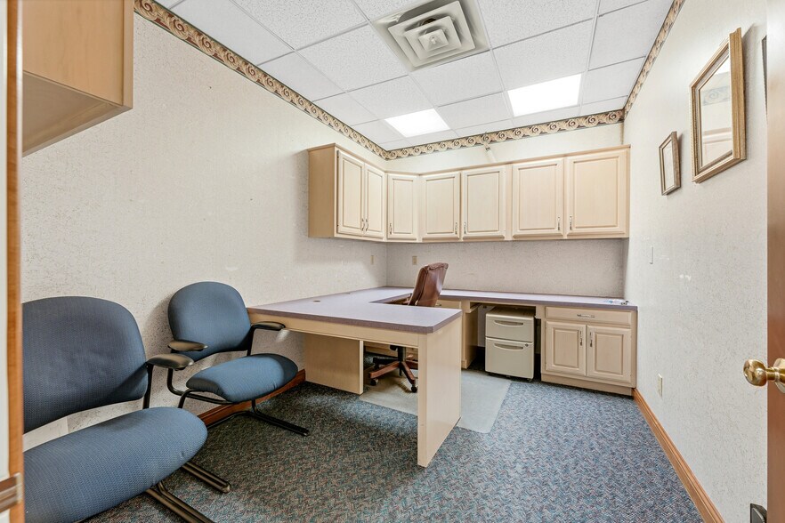 More Photos Of 1703 Locust Ave, Fairmont Medical For Sale