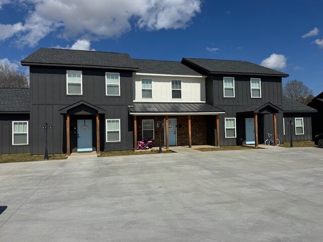 Primary Photo Of 514 Riddleville Rd, Sandersville Apartments For Sale