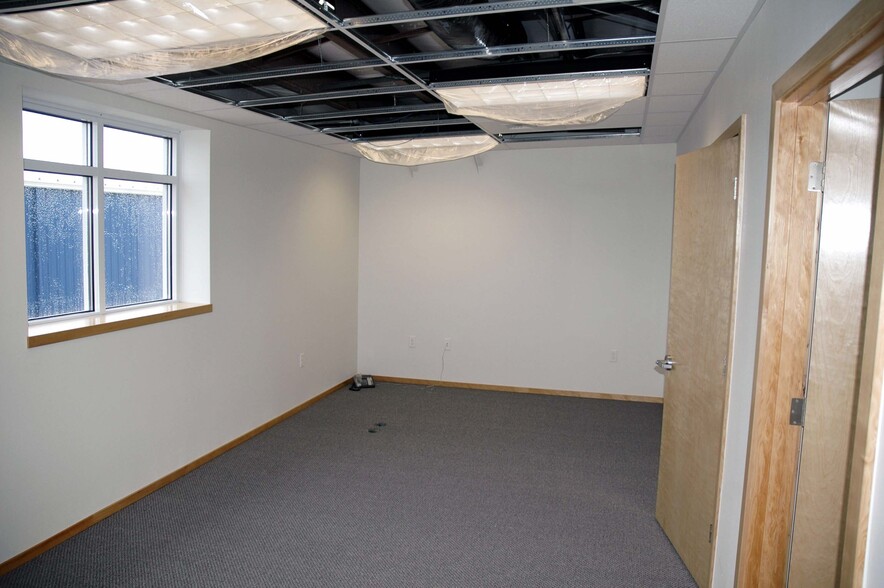 More Photos Of 1385 Admiral Pl, Ferndale Warehouse For Lease
