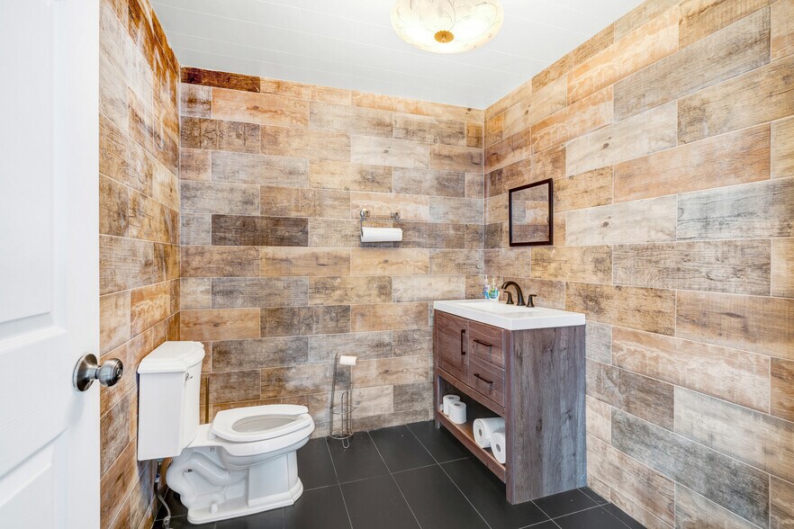 More Photos Of 2113 Rt-35, Oakhurst Freestanding For Sale