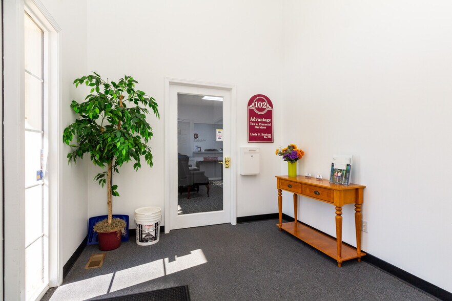 More Photos Of 208 W Highland Rd, Highland Medical For Sale