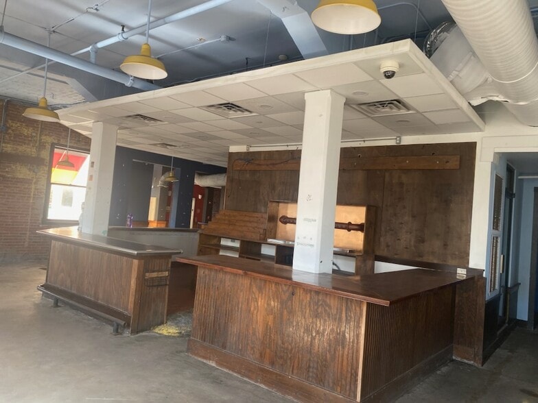 More Photos Of 111 23rd St, Galveston Bar For Lease