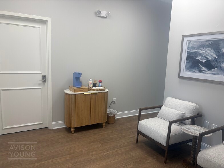 More Photos Of 234 Seven Farms Dr, Daniel Island Loft Creative Space For Lease