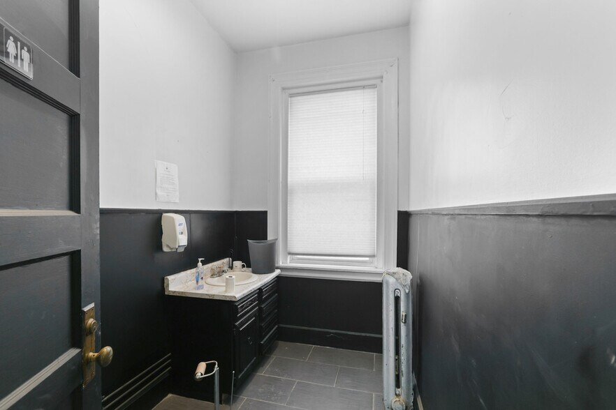 More Photos Of 31-33 Summer St, Pawtucket General Retail For Sale