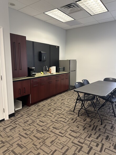 More Photos Of 4610-4630 Eagle Falls Pl, Tampa Warehouse For Lease