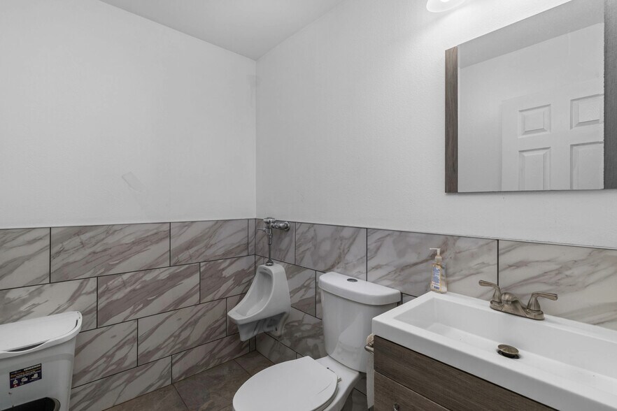 More Photos Of 10236 Halls Ferry Rd, Saint Louis Office For Sale