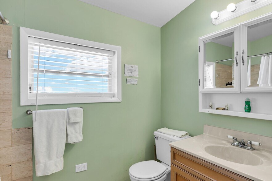 More Photos Of 243 61st St, Marathon Hotel For Sale