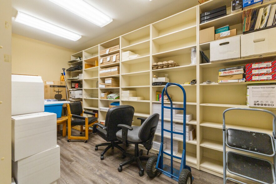 More Photos Of 422 S 5th St, Klamath Falls Office For Sale