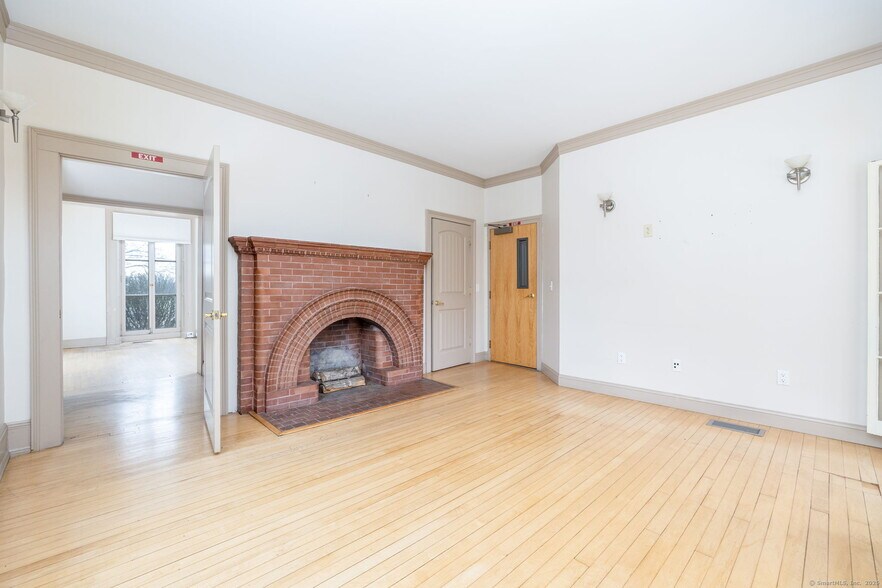 More Photos Of 11 Hayward Ave, Colchester Office For Sale