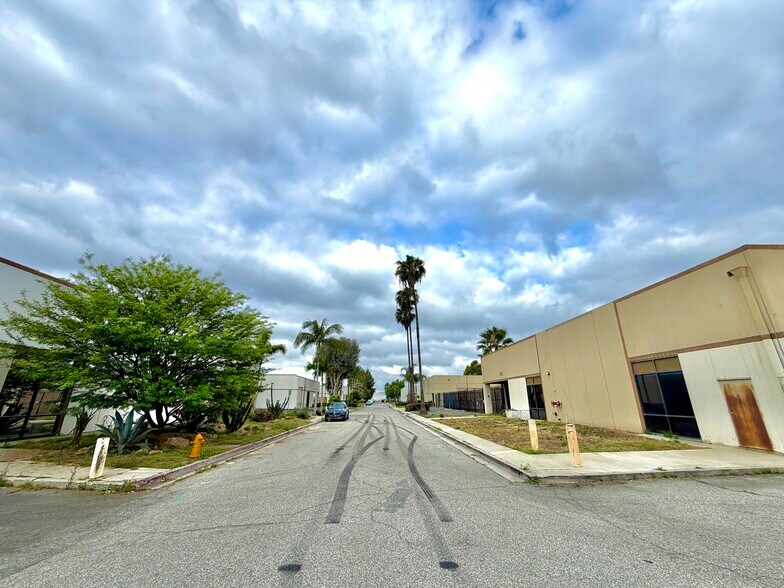 More Photos Of 2925 Seaboard Ln, Long Beach Warehouse For Sale