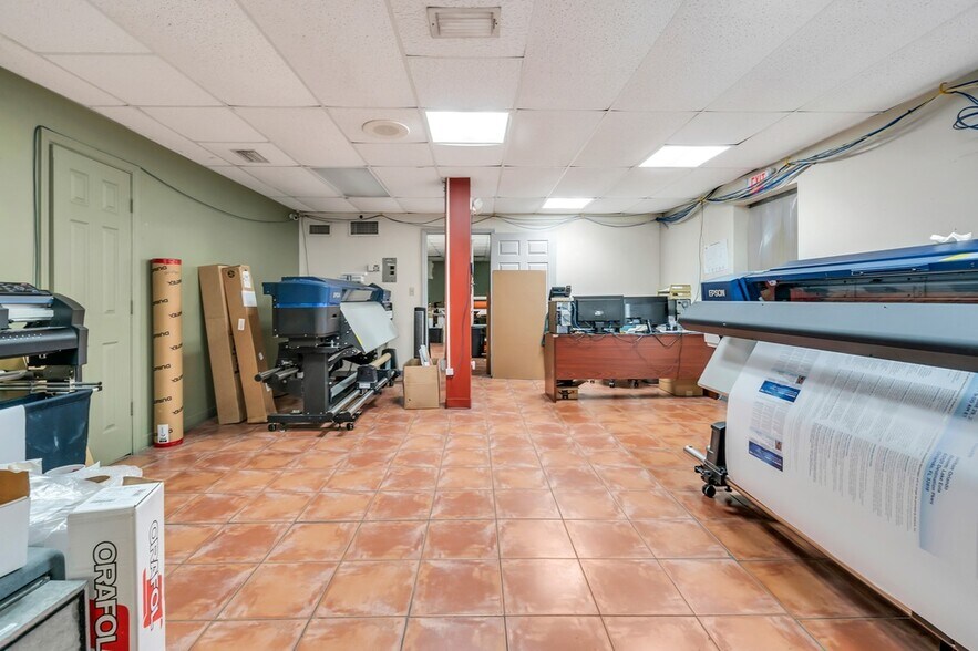 More Photos Of 1060 E 24th St, Hialeah Warehouse For Sale
