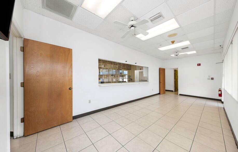 More Photos Of 655 N Indiana Ave, Englewood Medical For Sale