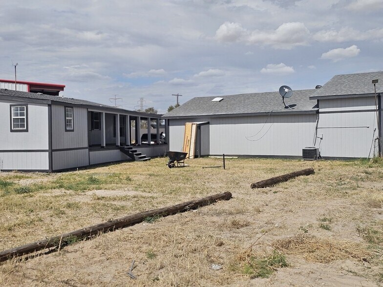 More Photos Of 11010 W Joan Dr, Odessa Warehouse For Lease