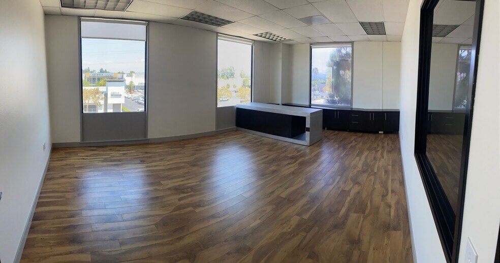 More Photos Of 1950 E 17th St, Santa Ana Office For Lease