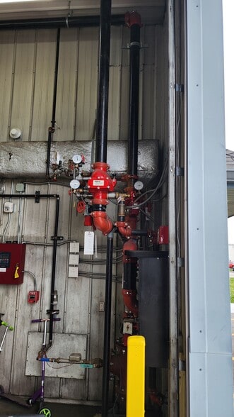 More Photos Of 3070 Commodity Ln, Green Bay Truck Terminal For Sale