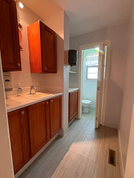 More Photos Of 1239 W Main St, Jenks Medical For Sale