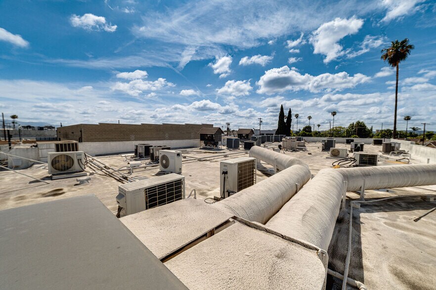 More Photos Of 14748 Keswick St, Van Nuys Warehouse For Sale