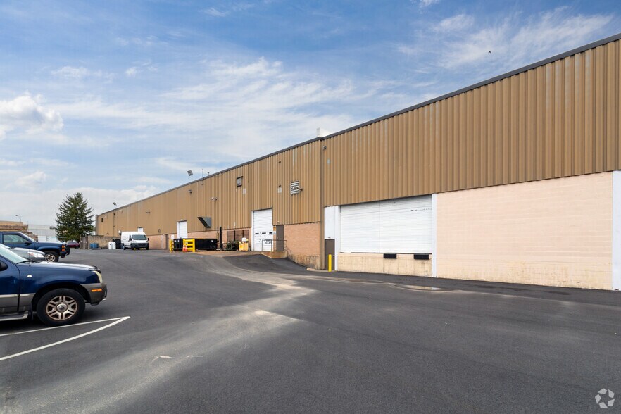 More Photos Of 9901 Blue Grass Rd, Philadelphia Warehouse For Lease