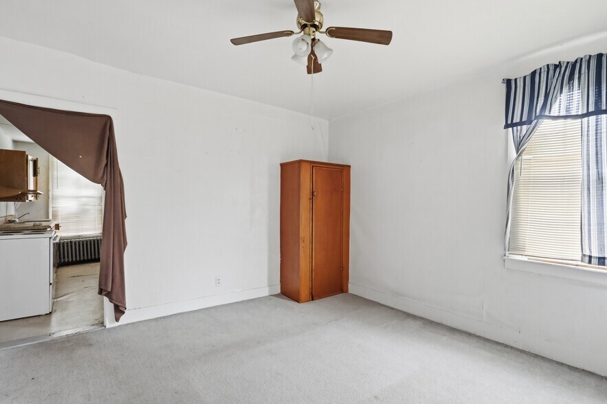 More Photos Of 14811 Broadway Ave, Frostburg Bar For Sale
