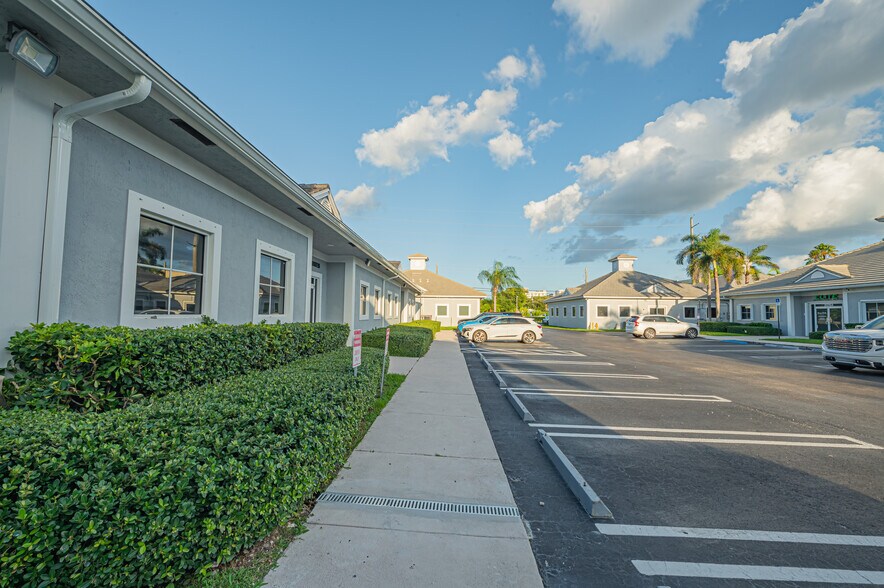 More Photos Of 20810-20818 W Dixie Hwy, Miami Medical For Sale