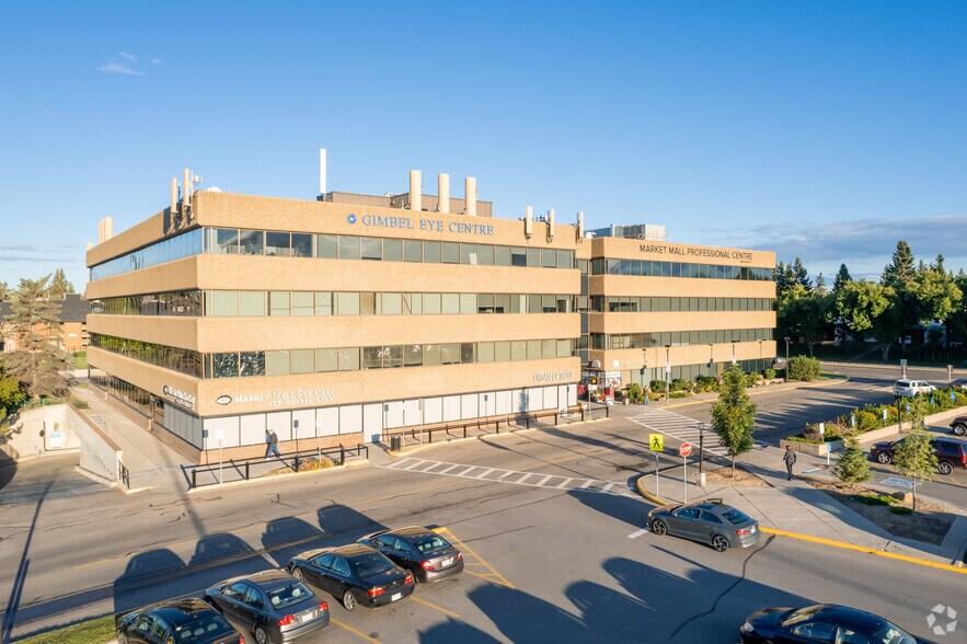 More Photos Of 4935 40th Ave, Calgary Medical For Lease