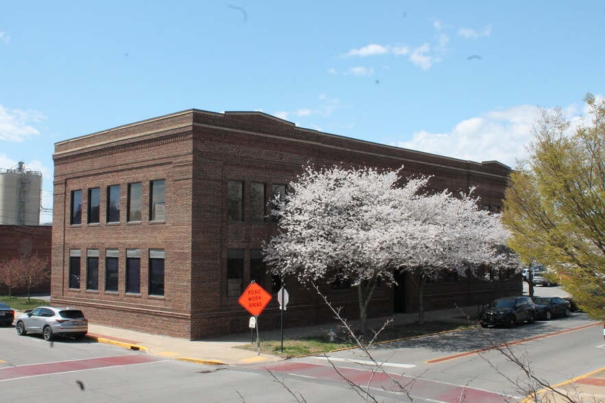 More Photos Of 201 W Market St, Kingsport Office For Lease