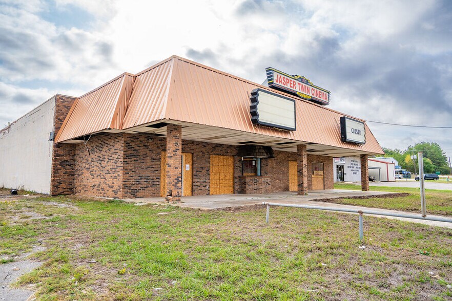 More Photos Of 611 S Fletcher St, Jasper Storefront Retail Office For Sale