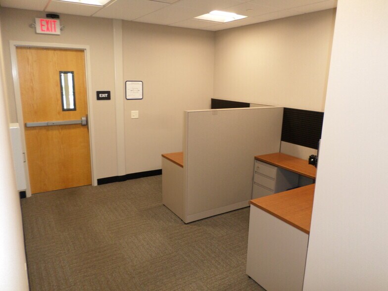 More Photos Of 2208 Quarry Dr, West Lawn Office For Lease